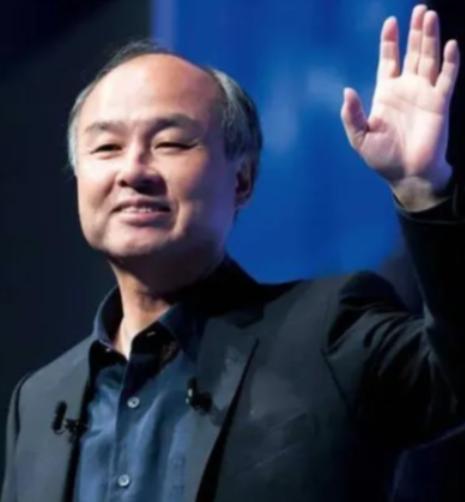 孙正义，跑路了。2025年11月13日报道，前脚刚给特朗普画了5000亿美金的