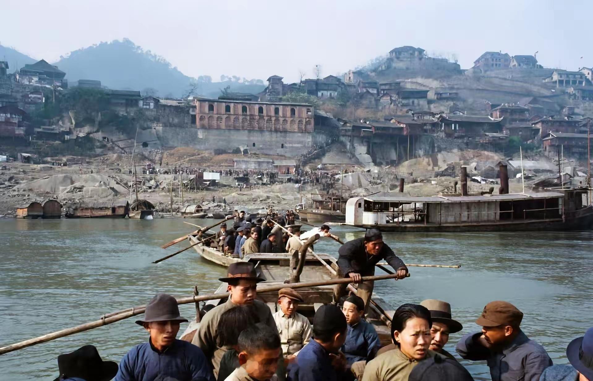1941年，抗战时期的“陪都”重庆。前方吃紧，后方紧吃。此刻具象化了！