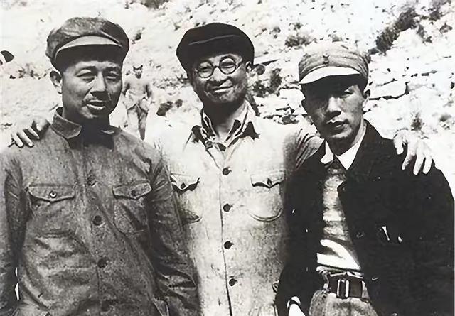 1938年秋，抗日烽火正烈。八路军386旅迎来副旅长许世友。他骁勇善战，却性如烈