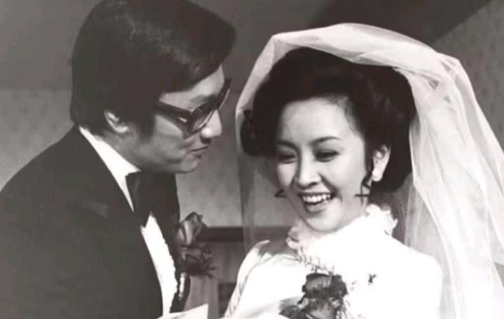 词曲家刘家昌并不爱甄珍，娶她只是为了争回男人的尊严。甄珍15岁就认识了二十岁的刘
