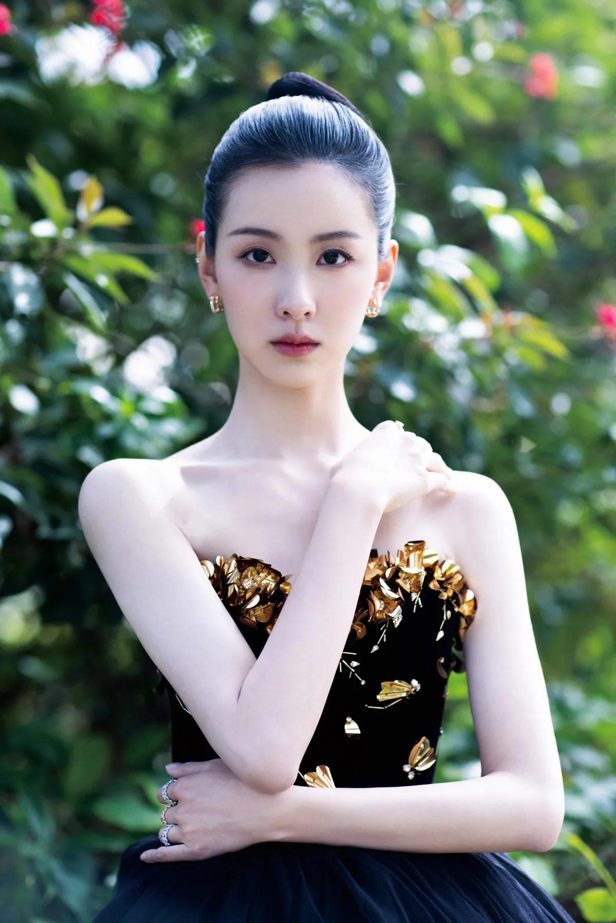 《剖析陈都灵事业起色与“封心绝爱”背后的故事》陈都灵，这个名字在近年来逐渐被