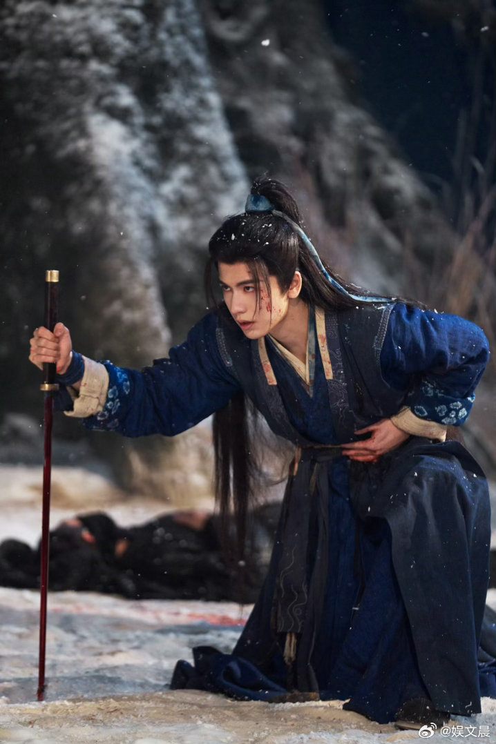 张凌赫人生镜头从古装到现代，每个造型都能稳稳hold住，镜头感天生就好，随便一
