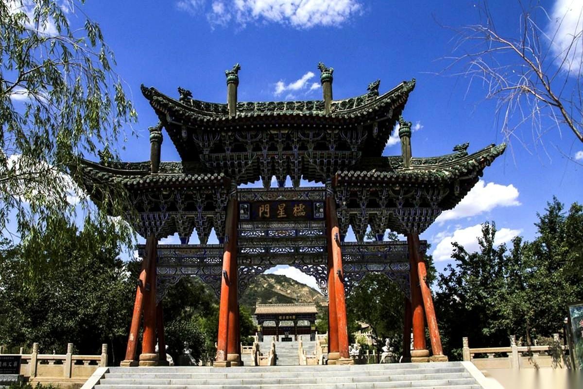 聊起文庙的规矩，兰州文庙和隔壁武威绝对是两个极端。武威文庙立过个狠规矩：“没出