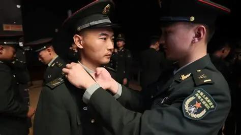 如果你是高级军官，下面这些军职，你会选哪个？1，省武警总队总队长2，某集团军参