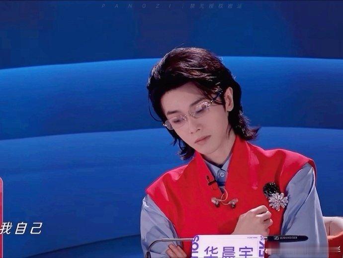 华晨宇声鸣远扬首席评审以首席之姿守音乐本真！华晨宇坐镇《声鸣远扬》评审席，不听单