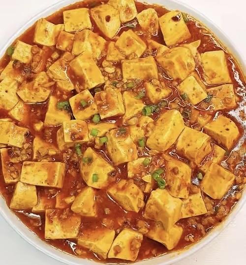 早市买了袋热豆浆，本来想趁热喝。结果把它忘在角落，再想起来的时候快中午了。等我