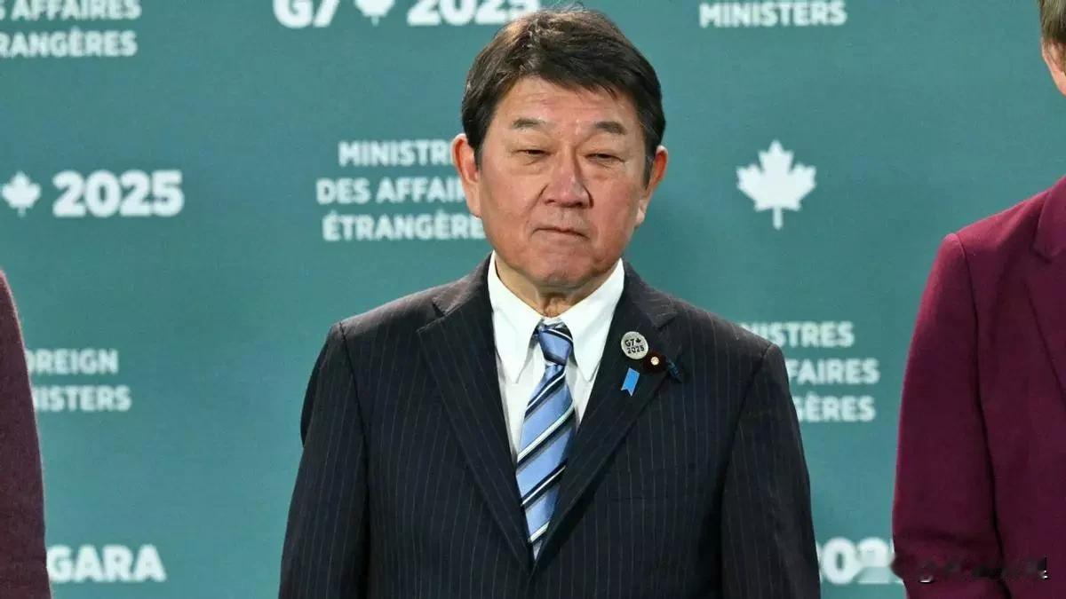 日本政坛这波操作堪称“教科书级甩锅”！高市早苗先放涉台狠话，茂木敏充在“G7”外