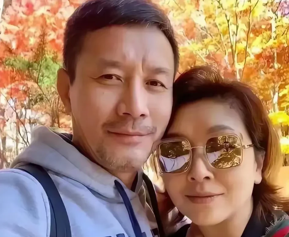 田小洁娶了江珊，这婚结得，真是让人一言难尽啊！首先，江珊这年纪，奔六的人了，想