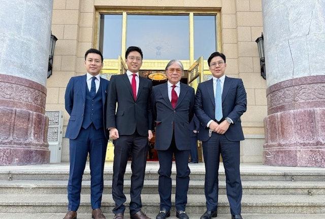 霍震霆亲证孻仔霍启仁结婚，新抱传出身建筑师世家气质出众！霍英东长子霍震霆与前港