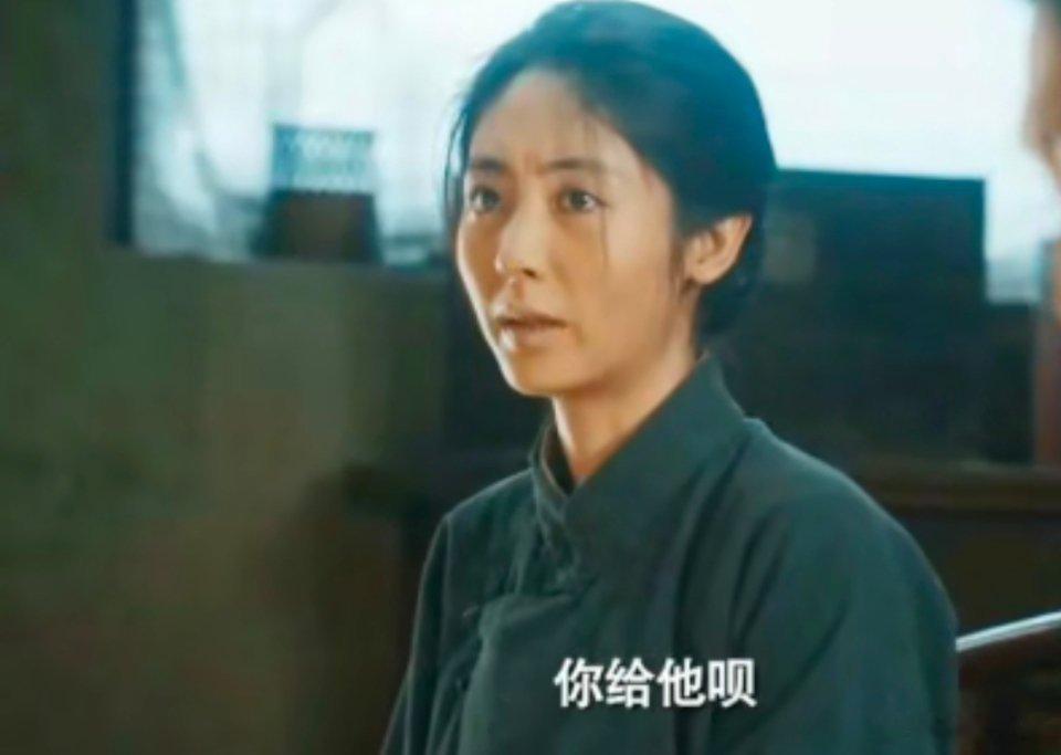 苏苏：活得通透的“小辣椒”，在烟火里扎根生长苏苏这姑娘，从骨子里就带着股“不吃