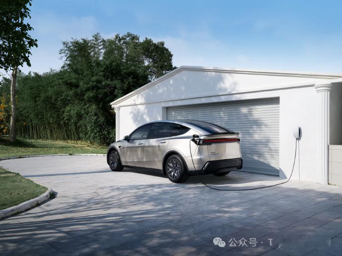 特斯拉新款家用桩上市：重量只有3.4千克，更好装、还更便宜特斯拉在官方社交平台宣