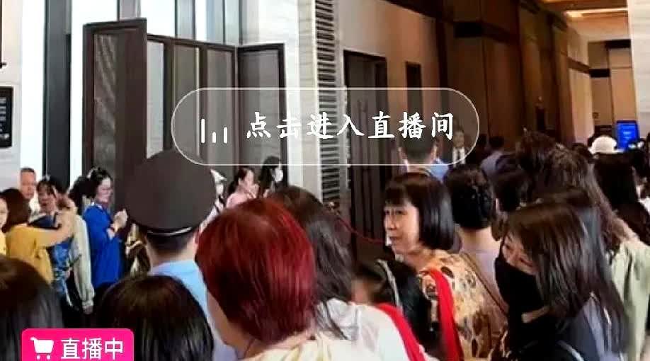 追董宇辉的外场是不是很挣钱啊！不然为啥那么多人一天跟着董宇辉到处跑。