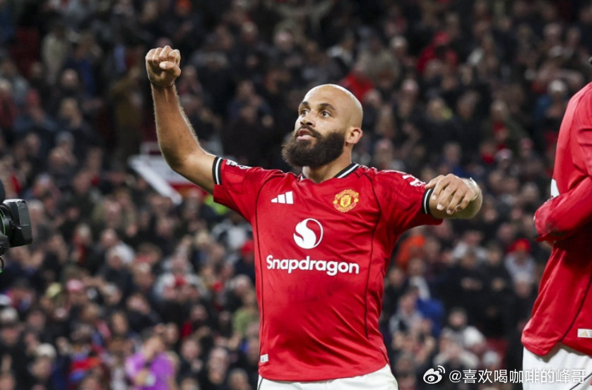 曼联正在爱尔兰进行为期四天球队集训，期间，曼联前锋姆伯莫接受了RTÉSpor