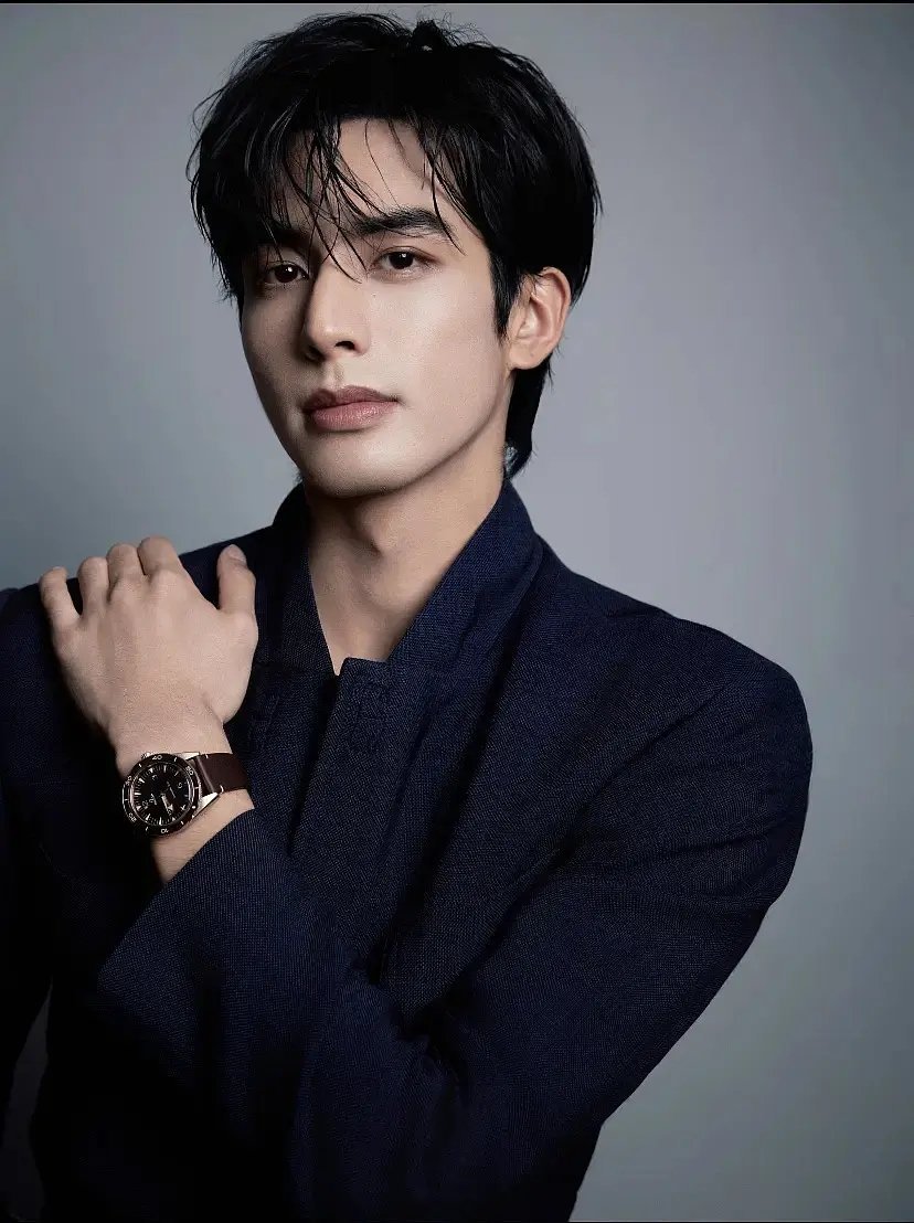 恭喜宋威龙🐉官宣欧米茄OMEGA名人大使目前已经手握包括成衣GUCCI、珠宝