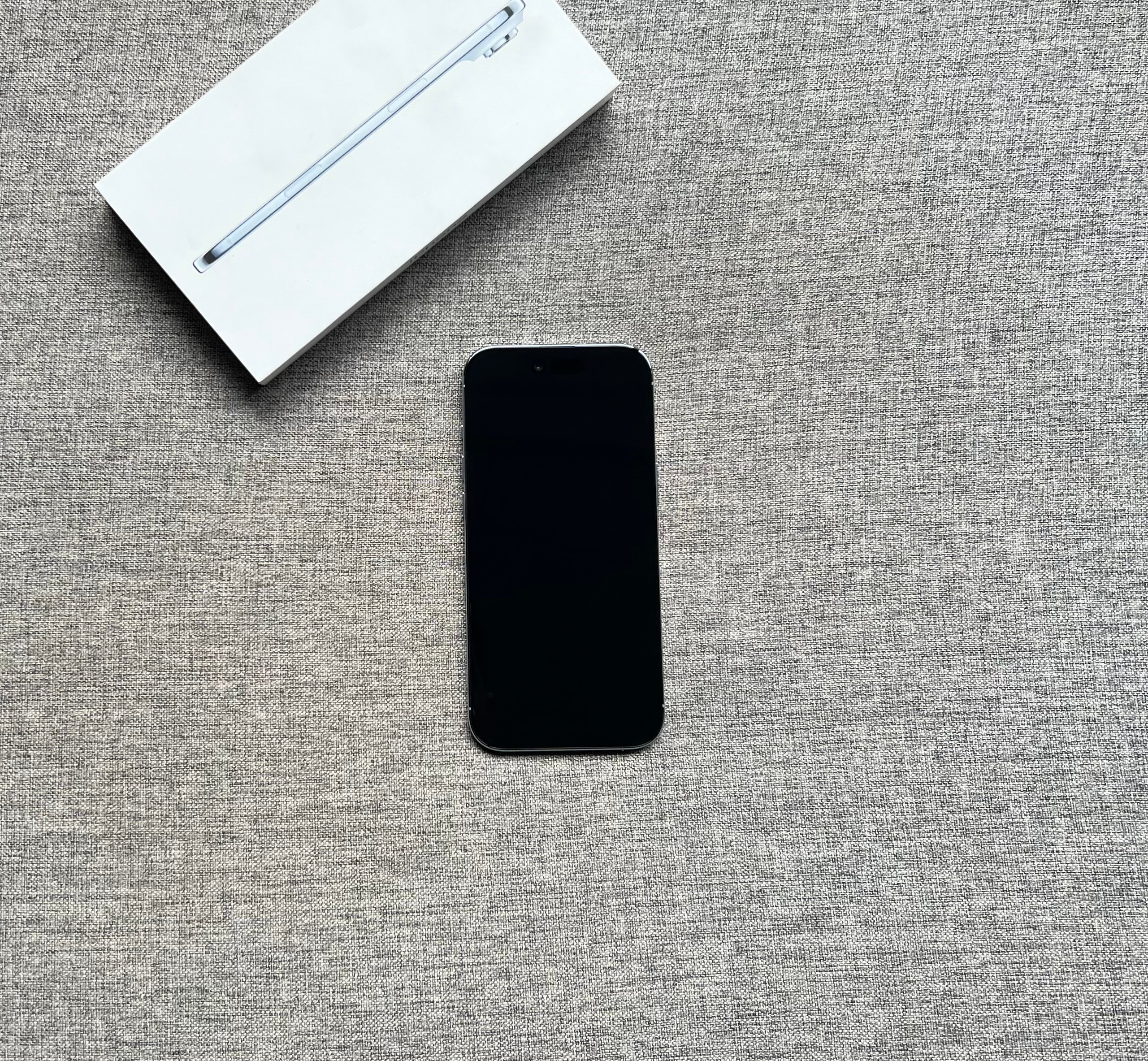 iPhoneAir256G蓝色，99新全套，电池仅循环18次，效率100，