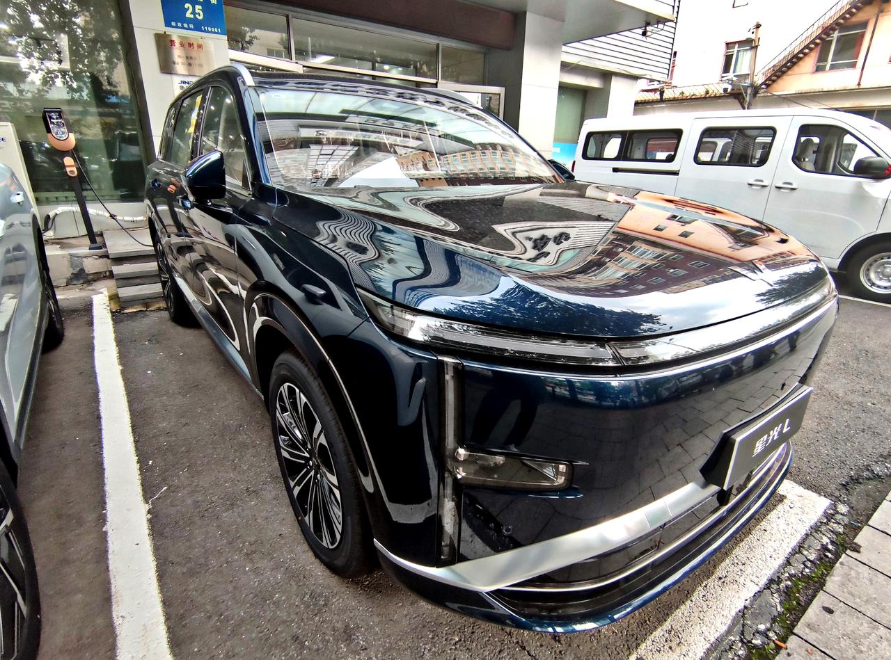 中大型家用SUV《星光L》上汽通用菱旗下，一款全新中大型插混六座家用SU