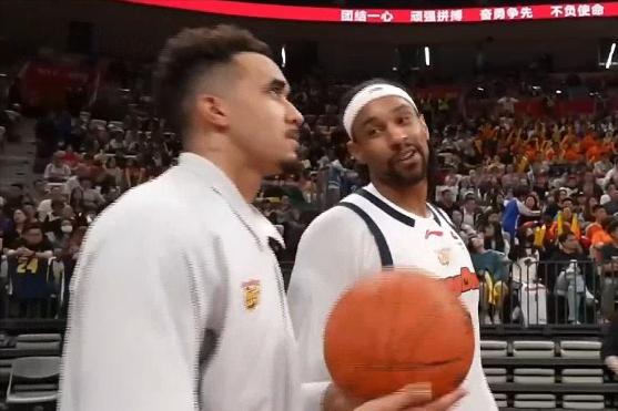 同病相怜！广深德比战，广东险胜止连败。广东男篮101:97战胜深圳队