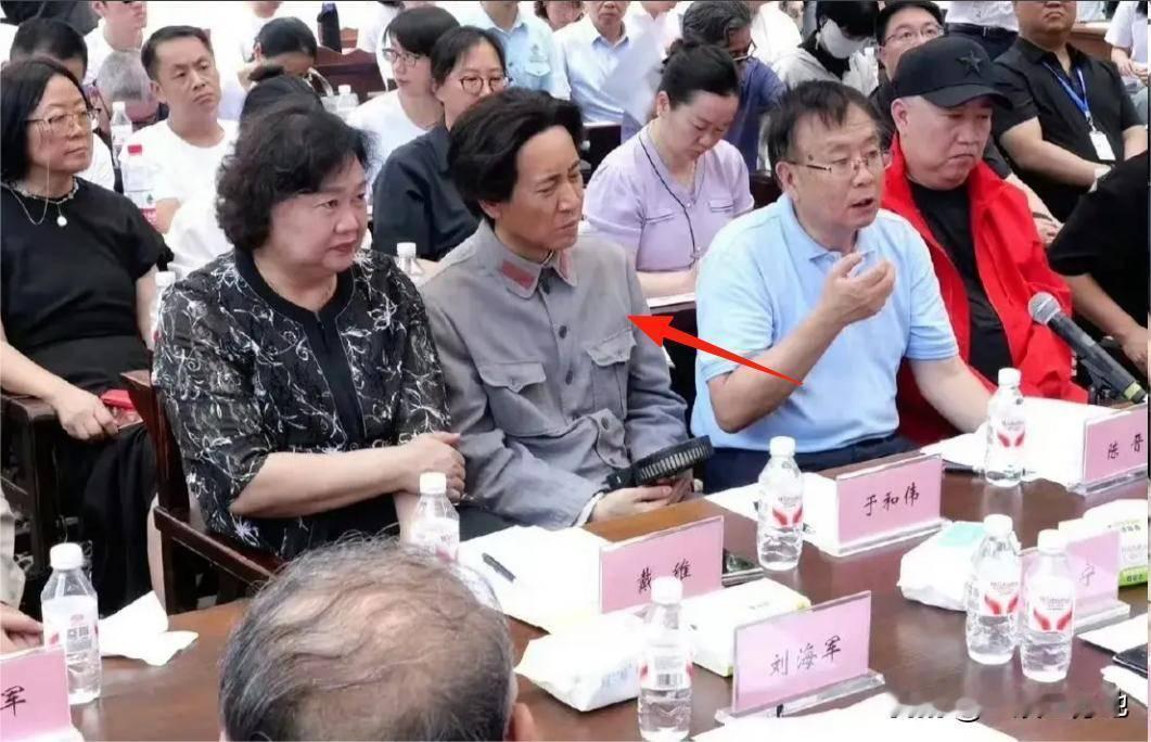 像极了！电视剧《伟大的长征》未播先火，于和伟这造型[赞][赞][赞]塑造一个