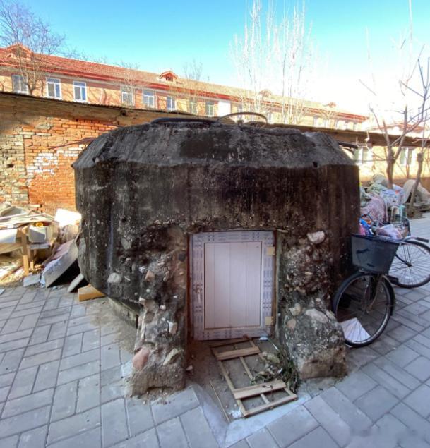 和平年代的北京城内，至今散落着不少旧时碉堡遗迹，大多留存自解放战争、抗战时期，历