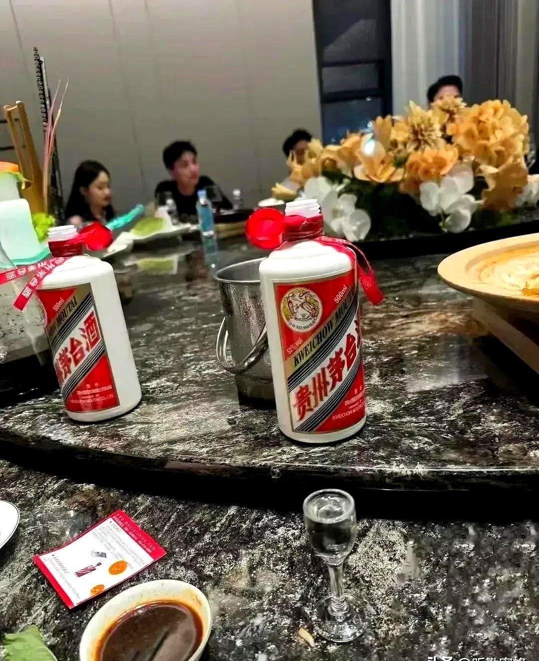 带15个亲友团考察男友的阵仗你见过吗？姑娘精心策划的