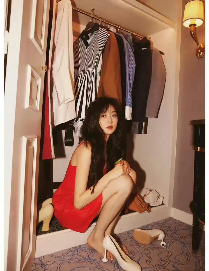 孙千，原来真有43码的高跟鞋啊！​​​