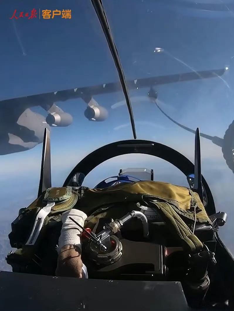 跨越4000公里，歼十首次不落地直抵新加坡…中国空军八一飞行表演队7架歼-10