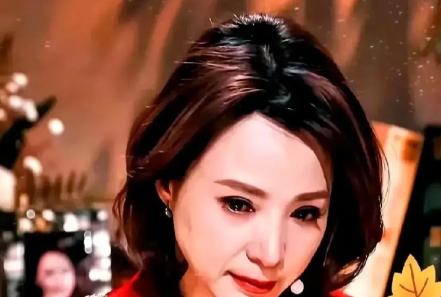 不得不佩服密春雷的前妻金晶，当年离婚时什么都好商量，唯独咬死一句话：“以后他所有