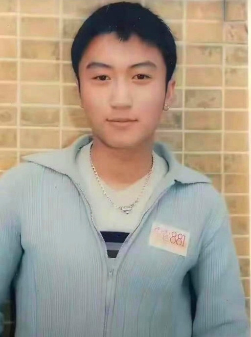 谢霆锋17岁旧照被翻出来的时候，网友炸开了锅——谁能想到当年帅到让全港女生尖叫的