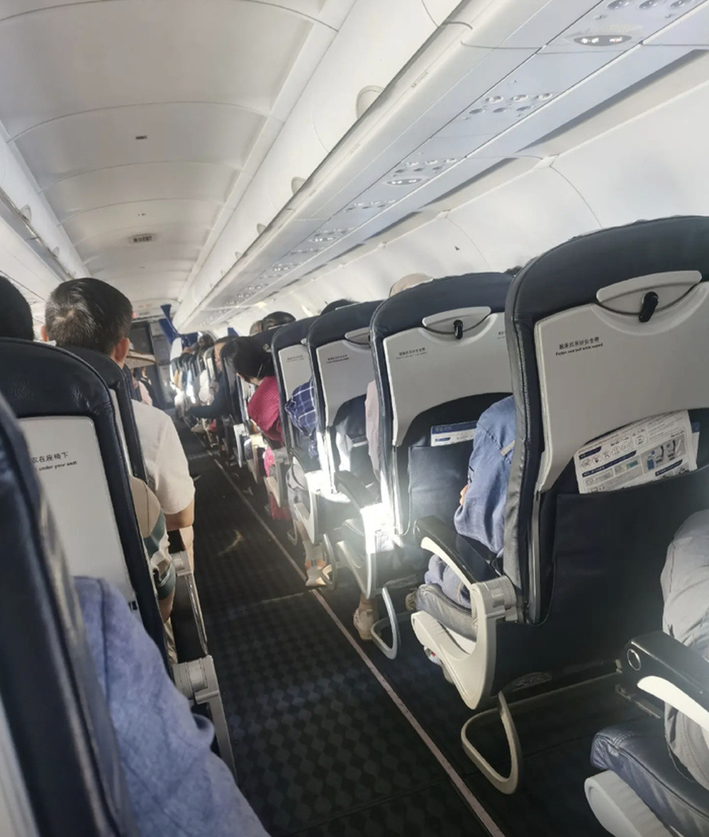 海口飞芜湖一客机疑因空中遇飞鸟撞击返航? 桂林航空: 机械故障所致, 已更换飞机重新起飞