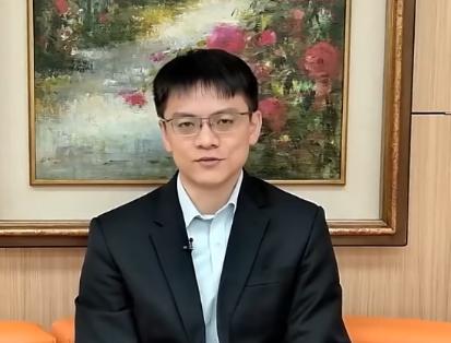 台湾地区东吴大学副教授陈方隅是最后一个提问郑丽文的人，他的问题非常有针对性充满了