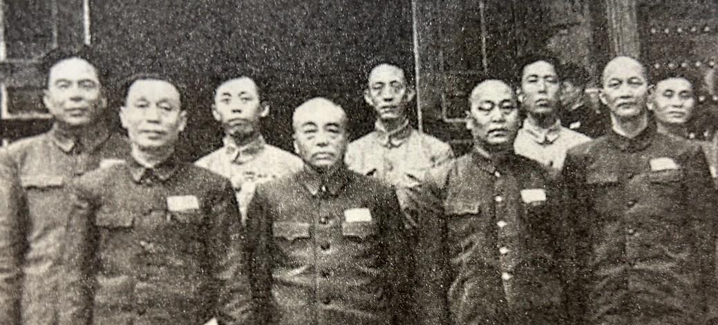 抗美援朝时期，彭德怀（前排左二）、洪学智（前排右一）与志愿军后勤司令部部分成员的