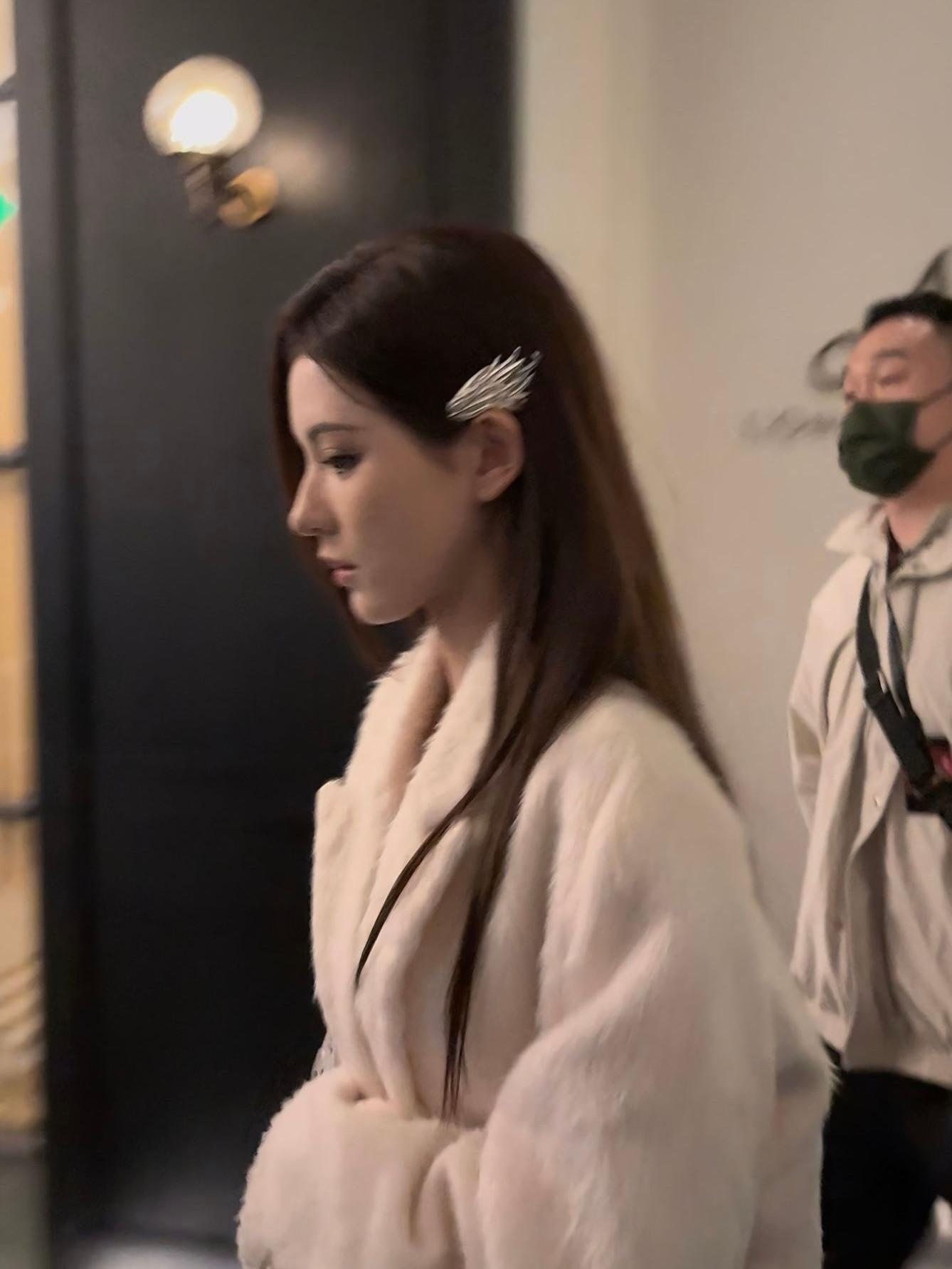 我对这个侧颜的评价是：雕塑出逃✨​​​