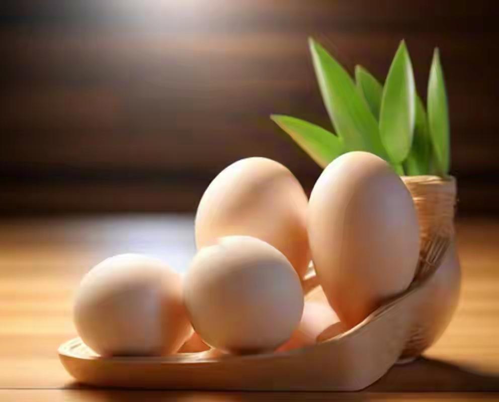 在我们日常生活中，鸡蛋似乎成为了一种神奇的存在。有人说它是“天然的营养宝藏”，有
