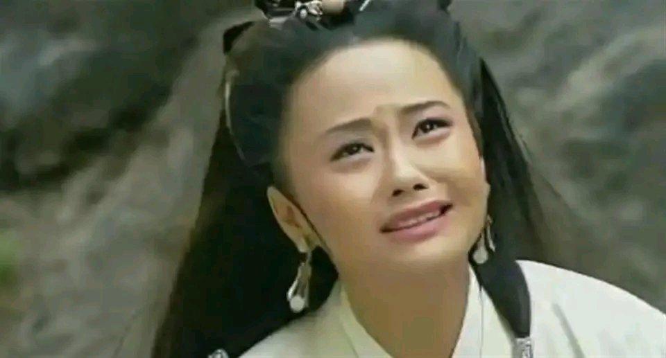 说马雅舒自食苦果，这可不见得。和吴奇隆离婚16年后，她嫁给外国老公詹姆斯，日子过