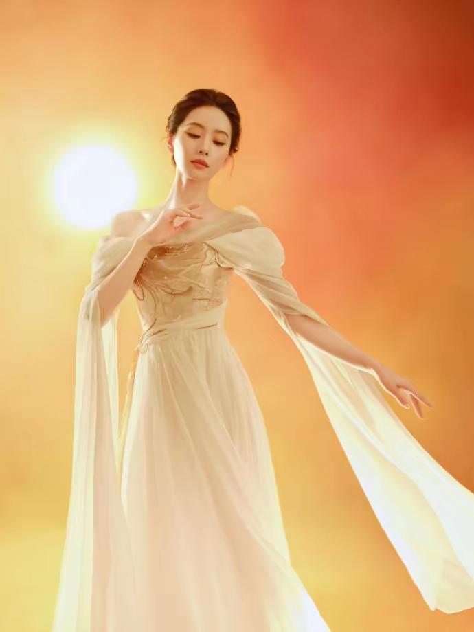 美女壁纸～刘诗诗，白纱曳地，衣袂翩跹，她在光里舒展姿态，自带清冷又高贵的氛围感，