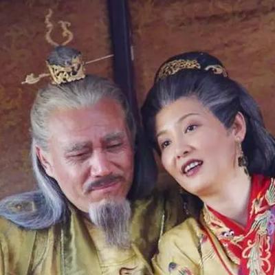 朱元璋见到马皇后坐在龙椅上，大声呵斥道：“大胆！谁让你坐在这里的，普天之下，只有