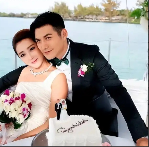 2000年，21岁的严屹宽被上海一个富婆看上，富婆提出用1个亿包养他，日后不用努