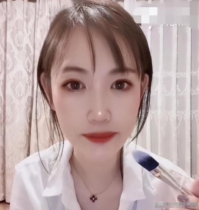 马蓉深夜发文，字里行间充满遗憾。她与王宝强离婚多年，一直单身未嫁，宋喆出狱后