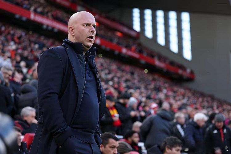 冬窗花了4.8亿还是四大皆空，利物浦光头教练斯洛特估计离下课不远了。欧冠四分之一