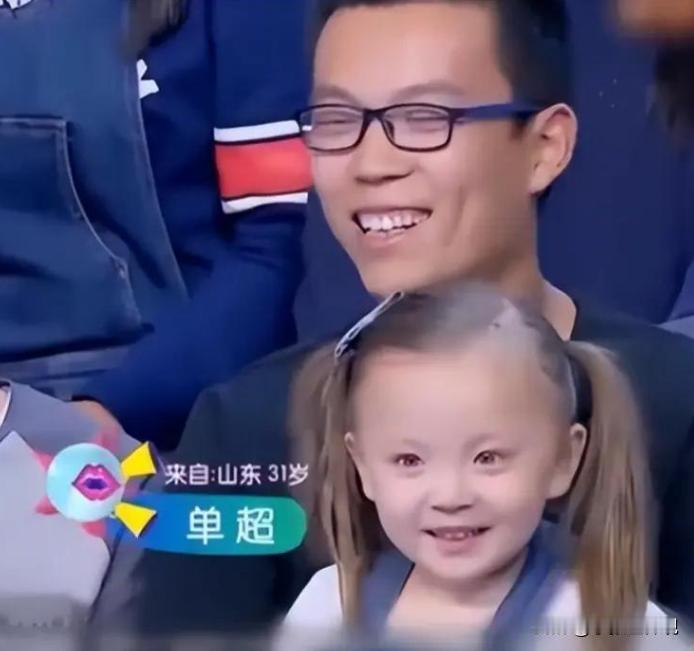 2013年，山东一女子生下了一位金发碧眼的混血女儿，见此情形，婆婆却脸色大变，直