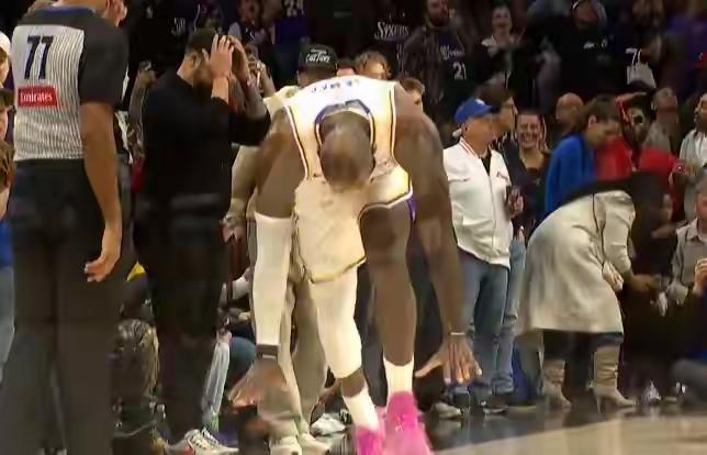 40岁詹姆斯又炸了！打脸黑子只隔一场！还记得上场比赛只得8分吗？刚断了他连续