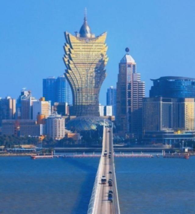 澳门之所以不闹腾，不闹独立，不闹分裂，不闹反共，甚至不闹亲台亲美，最重要的原因是