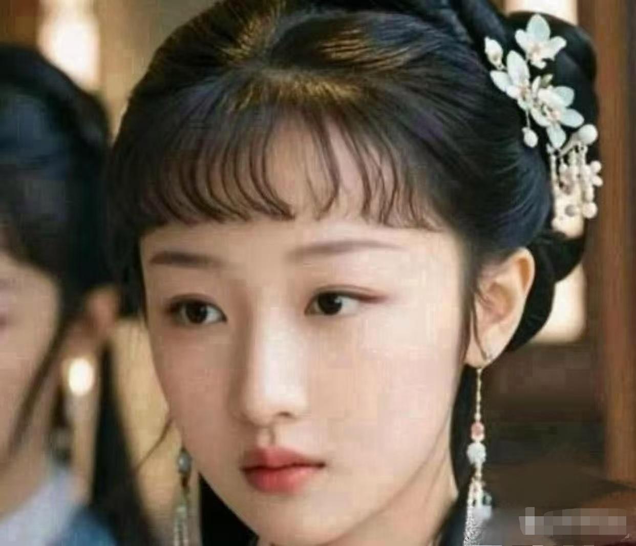 家人们谁懂啊！周冬雨饰演林黛玉，原以为她的灵动和黛玉柔弱难以相容，结果一亮相，神