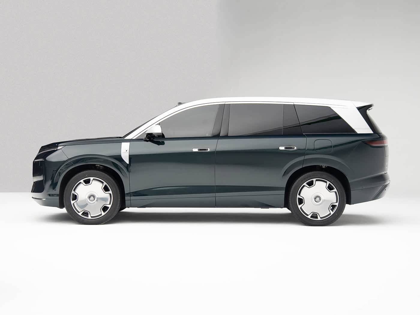 比亚迪又有多款新车在工信部进行了申报，包括比亚迪大唐、新款腾势D9等多款插混车的