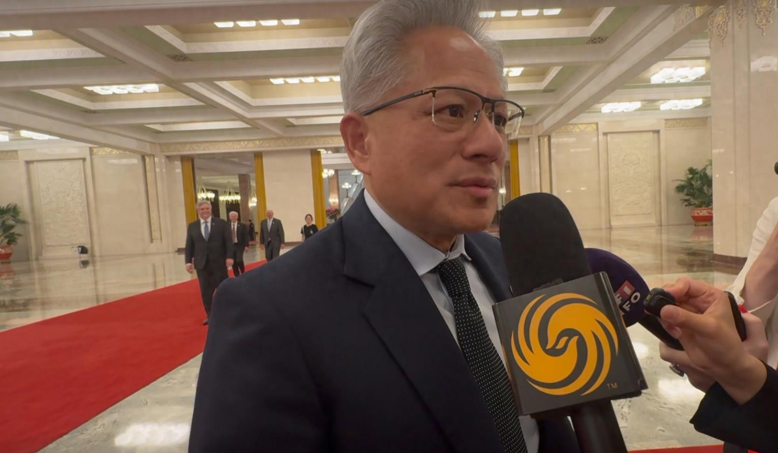 黄仁勋回应最后一刻登机:特朗普让的