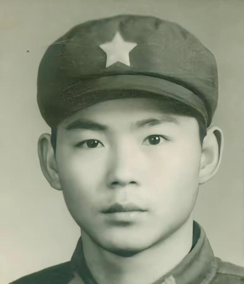 1979年战场上，越南老百姓逃难挡住我军道路，排长谢志熙下令重机枪开火！谢志熙不