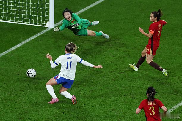 英格兰女足8比0中国女足这场热身赛的英国本土转播方是ITV，比赛临近结束的时候