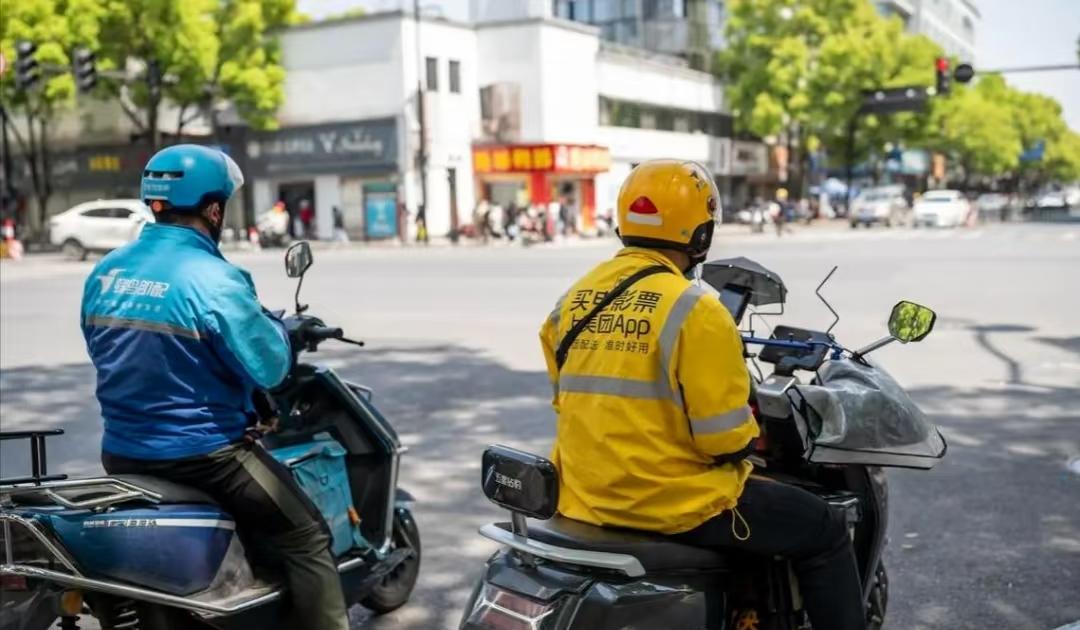 我老表是送外卖的，跑遍大街小巷的馆子，他跟我说了个实在话：在外头吃饭，只要吃完口