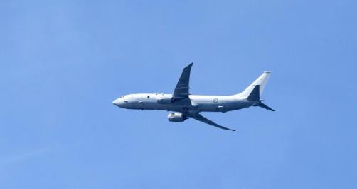 解放军苏-35向侦察机打照明弹，澳军方叫苦，P-8A真会被击落吗？当地时间202