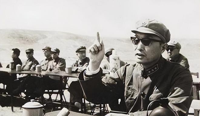 1985年，中央军委提出了“军队要忍耐”的重大决策，财政只管拨六成军费，其余四成
